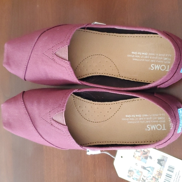 NWT Toms Flats - Picture 2 of 7